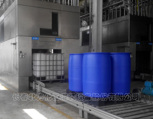 兼容200L托盘四桶/IBC桶视觉寻址机器人灌装线