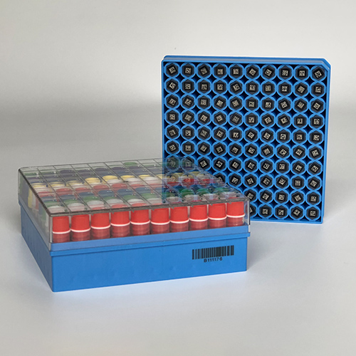 2ml外旋冻存管（带蓝色管盖）+2in冻存盒（蓝色，136*136*53mm；盒子带条码+直读码），伽马射线灭菌，无RNase、无DNase、无内毒素和外源DNA，三码合一管，100格冻存盒，6套/盒，2盒/箱