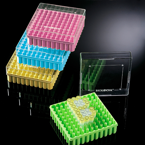 2英寸 PC冻存盒，81格，PC材质，盖子顶面有网格数字定位， 133*133*53mm，耐受-196℃ ~121℃，红黄绿蓝白5种颜色隔断，