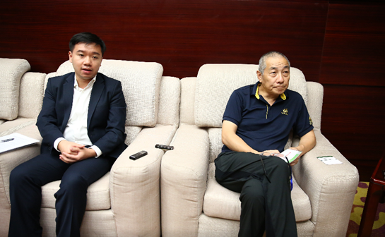 左：蓝色彩虹创始合伙人兼联席CEO刘靓 右：华大基因董事长汪建